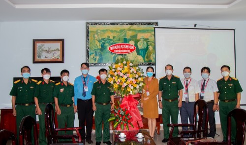 Trường Đại học Bình Dương thăm và chúc mừng các đơn vị quân đội nhân ngày 22/12