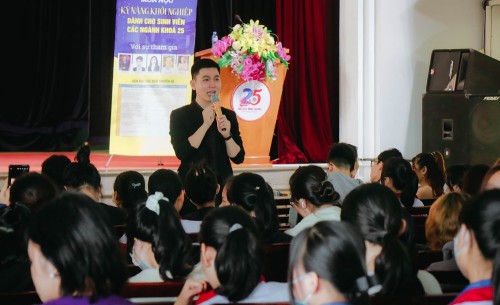 Giao tiếp tự tin cùng MC Cao Tùng Minh