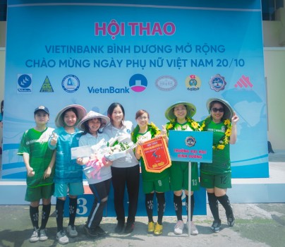 Đội bóng đá nữ Trường Đại học Bình Dương giành giải nhất tại Hội thao Vietinbank