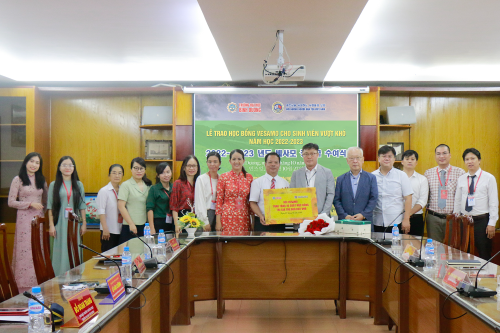 Hội những người Hàn yêu Việt Nam trao học bổng cho sinh viên 