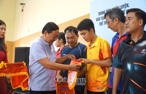 Sôi nổi giải bóng bàn Đại học Bình Dương - ppp Cà Mau mở rộng lần II