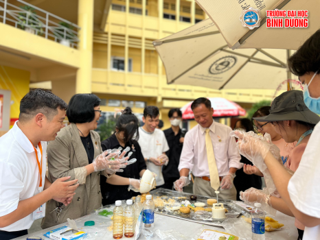 GS.TS CAO VIỆT HIẾU THAM GIA BUỔI WORKSHOP “LÀM BÁNH TRUNG THU”