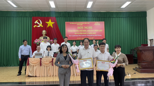 Cùng sinh viên khoa luật học trải nghiệm thực tế và “gieo yêu thương”