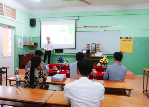 Sinh viên Ngành Điện - Điện tử bảo vệ đồ án tốt nghiệp thành công