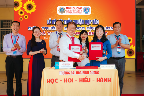 Lễ ký kết hợp tác chiến lược giữa Trường Đại học Bình Dương và Trường THPT Bến Cát: Mở rộng cơ hội trải nghiệm STEM và định hướng nghề nghiệp.