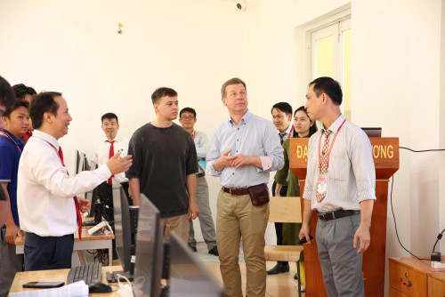 Viện AIDTI đón tiếp và làm việc với đoàn chuyên gia về hệ thống điều khiển thông minh đến từ Liên bang Nga