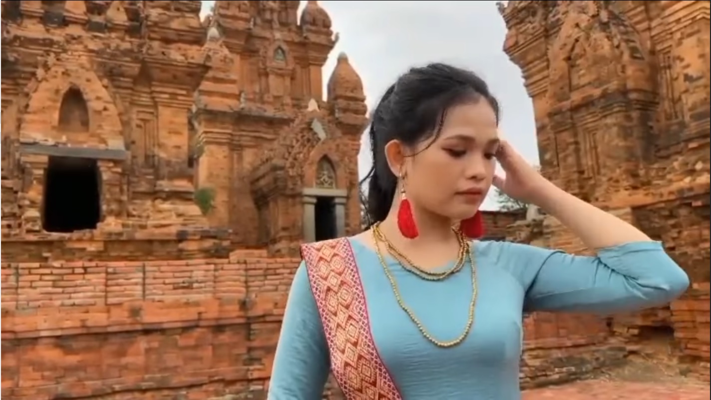 Hinh anh cat tu clip cua sinh vien Thien Binh Hoang Oanh