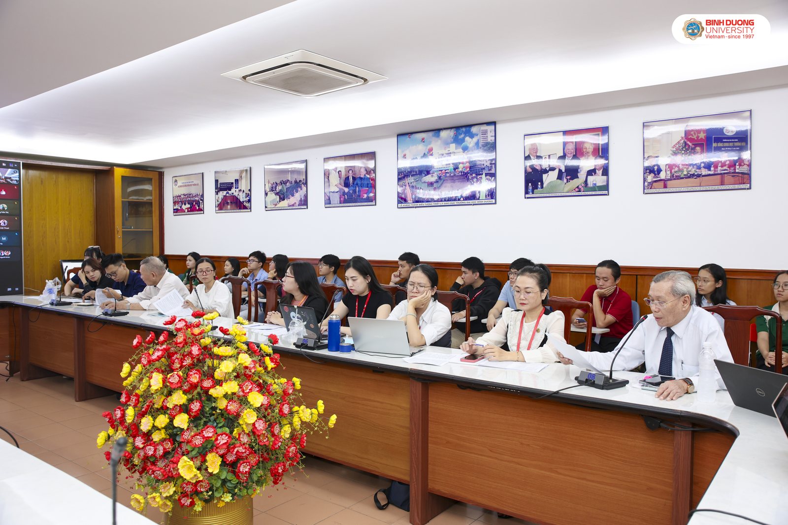 Quang cảnh buổi sinh hoạt chuyên đề “From Research to Publication” tại Trường Đại học Bình Dương.