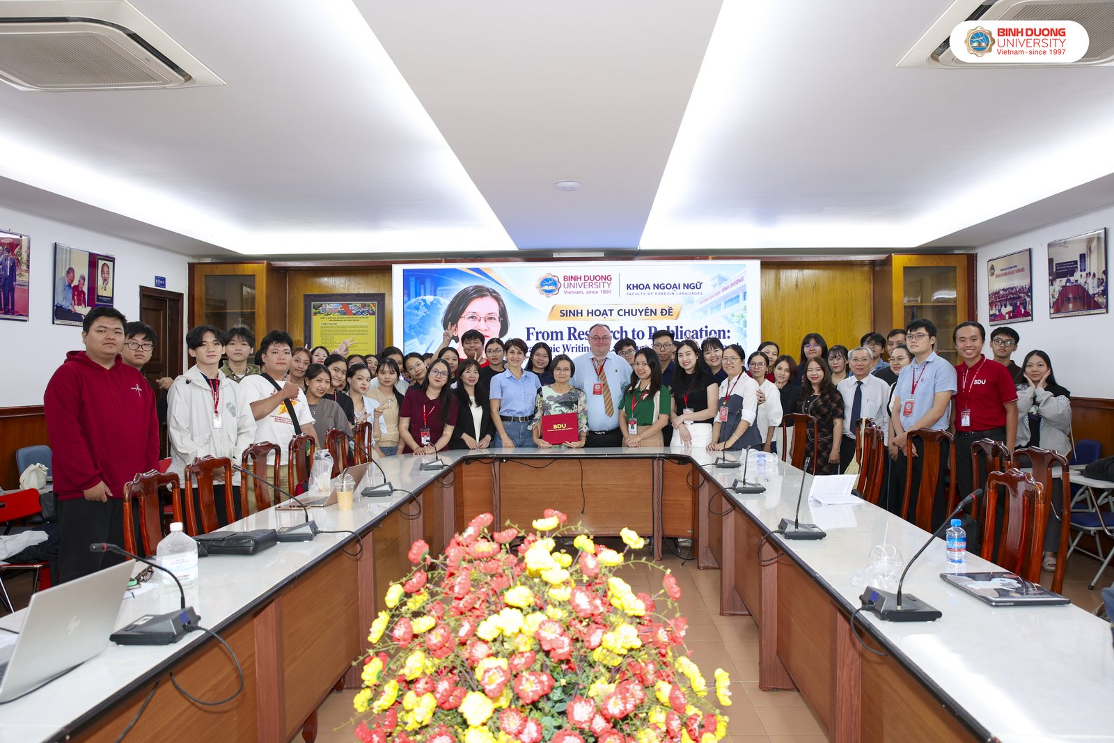 Sinh hoạt chuyên đề From Research to Publication – Khoa Ngoại ngữ