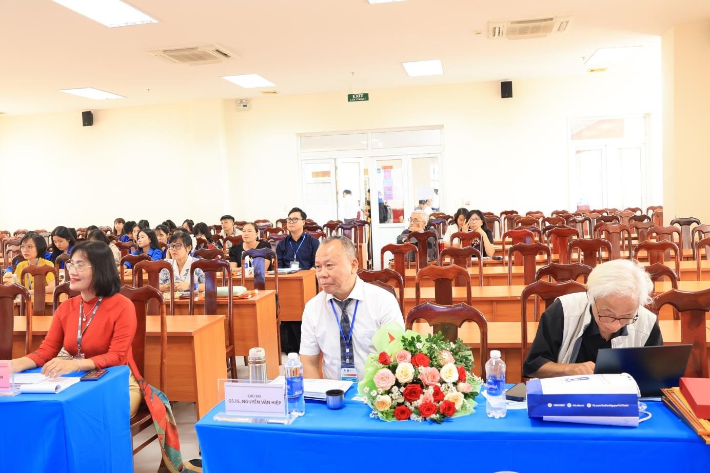 Hình ảnh tiểu ban Ngôn ngữ học tiếng Anh và giáo dục ngôn ngữ